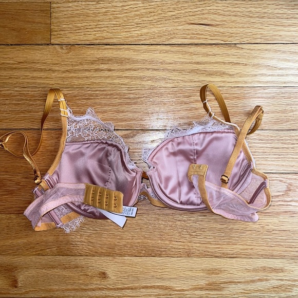 🍄3 for 25 🍄 Victoria’s Secret Bra - Picture 2 of 3
